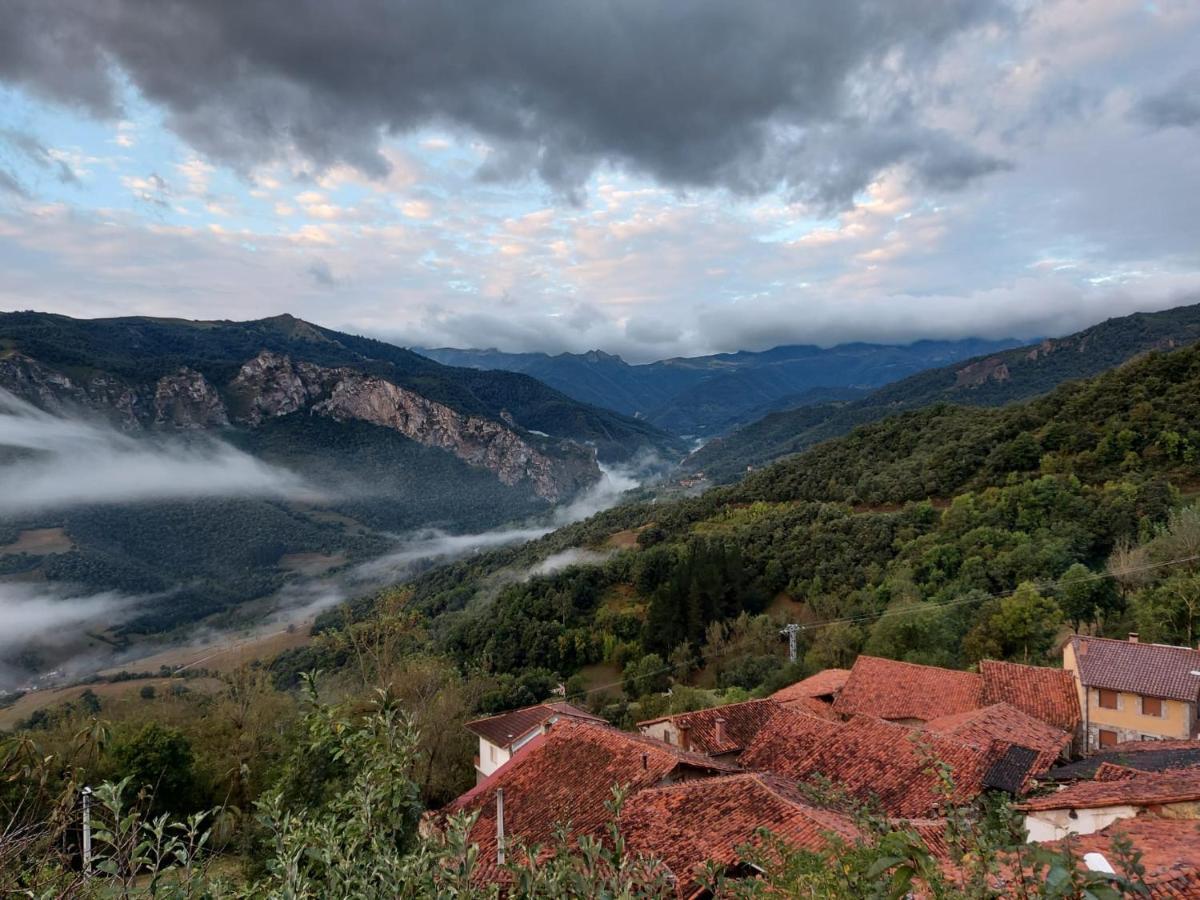 Apartamentos Rurales Las Rocas De Brez Camaleno Bagian luar foto