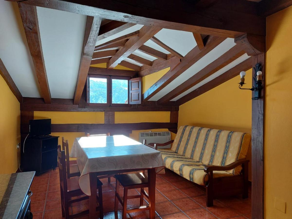 Apartamentos Rurales Las Rocas De Brez Camaleno Bagian luar foto