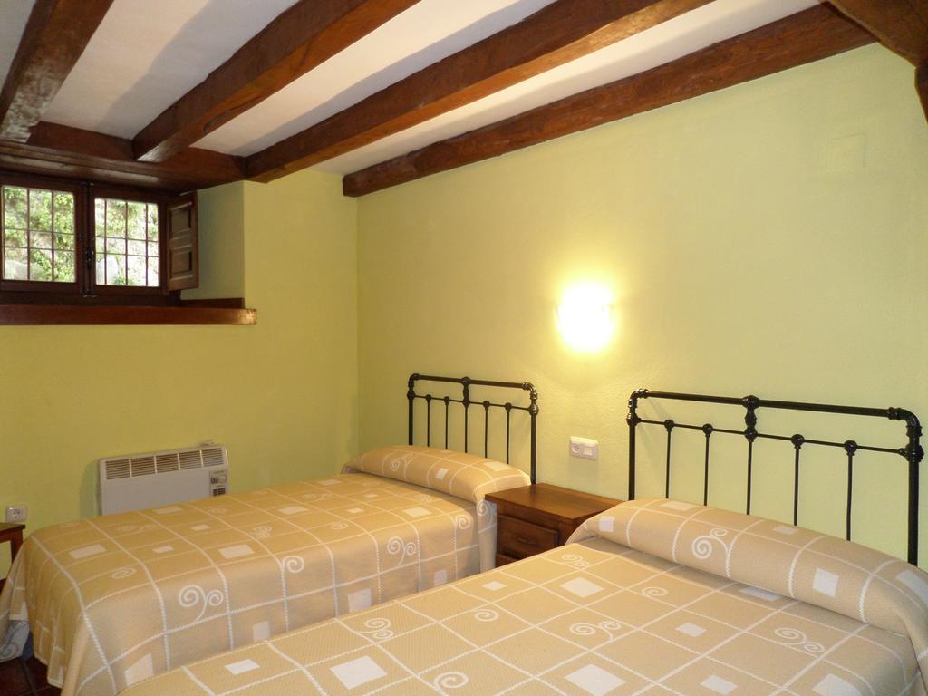 Apartamentos Rurales Las Rocas De Brez Camaleno Bagian luar foto