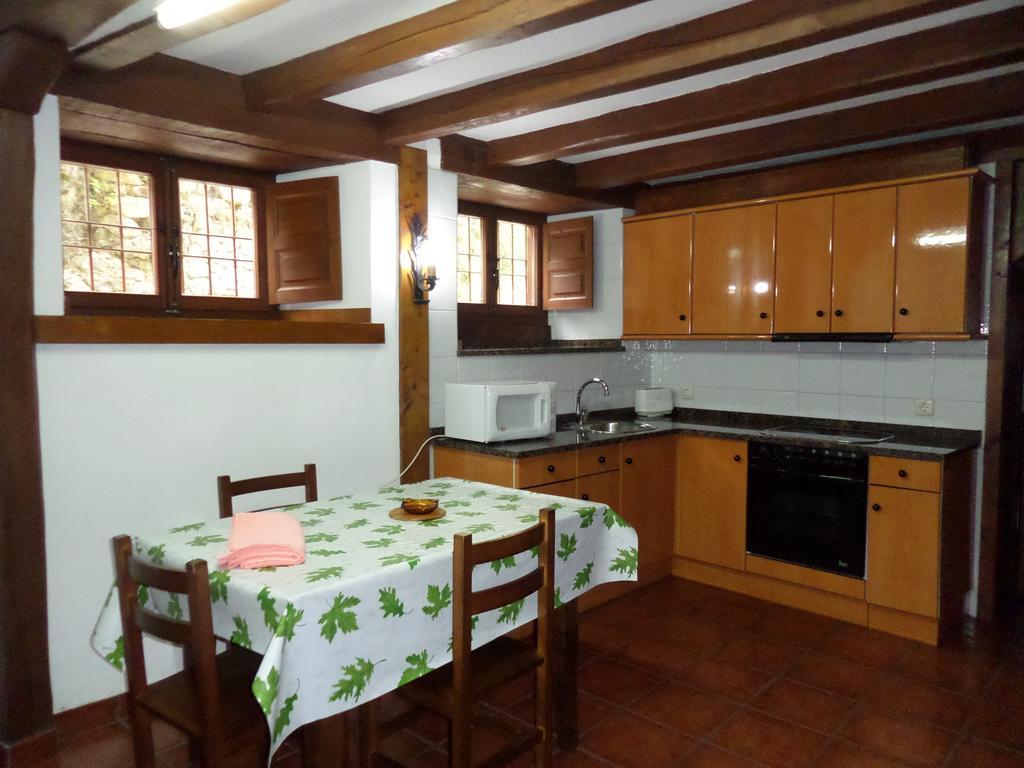 Apartamentos Rurales Las Rocas De Brez Camaleno Bagian luar foto