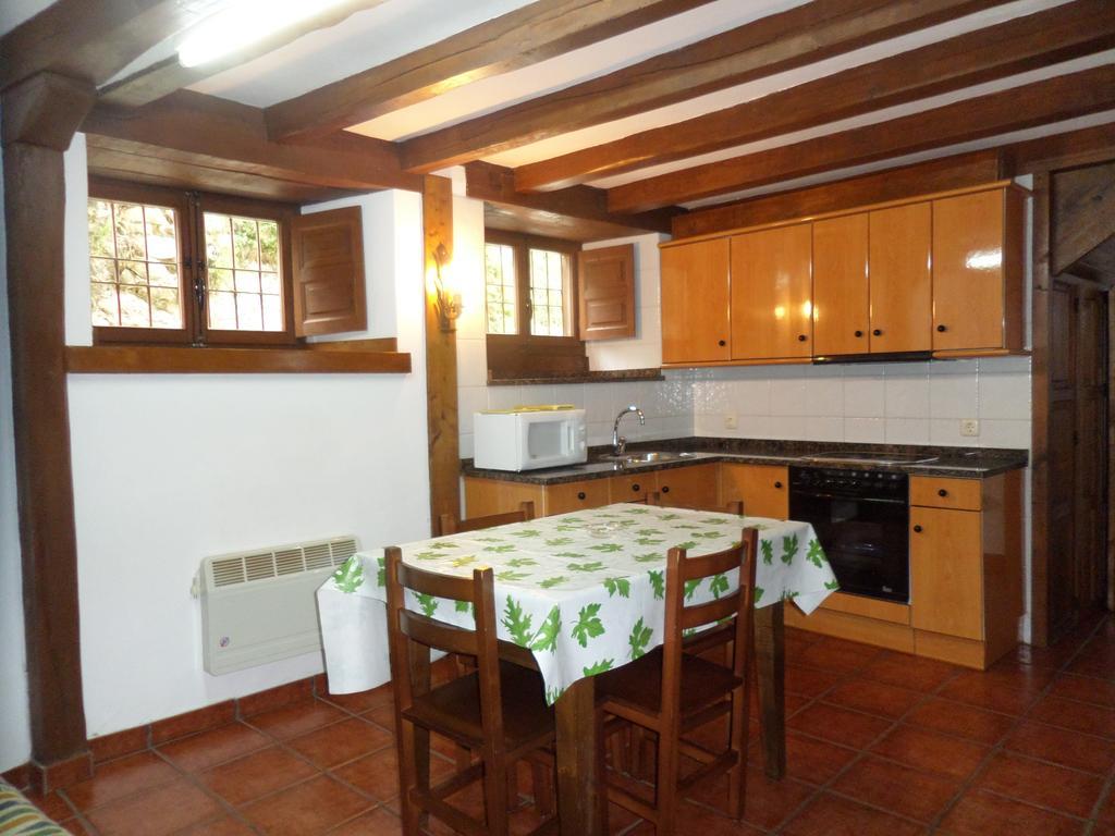 Apartamentos Rurales Las Rocas De Brez Camaleno Bagian luar foto